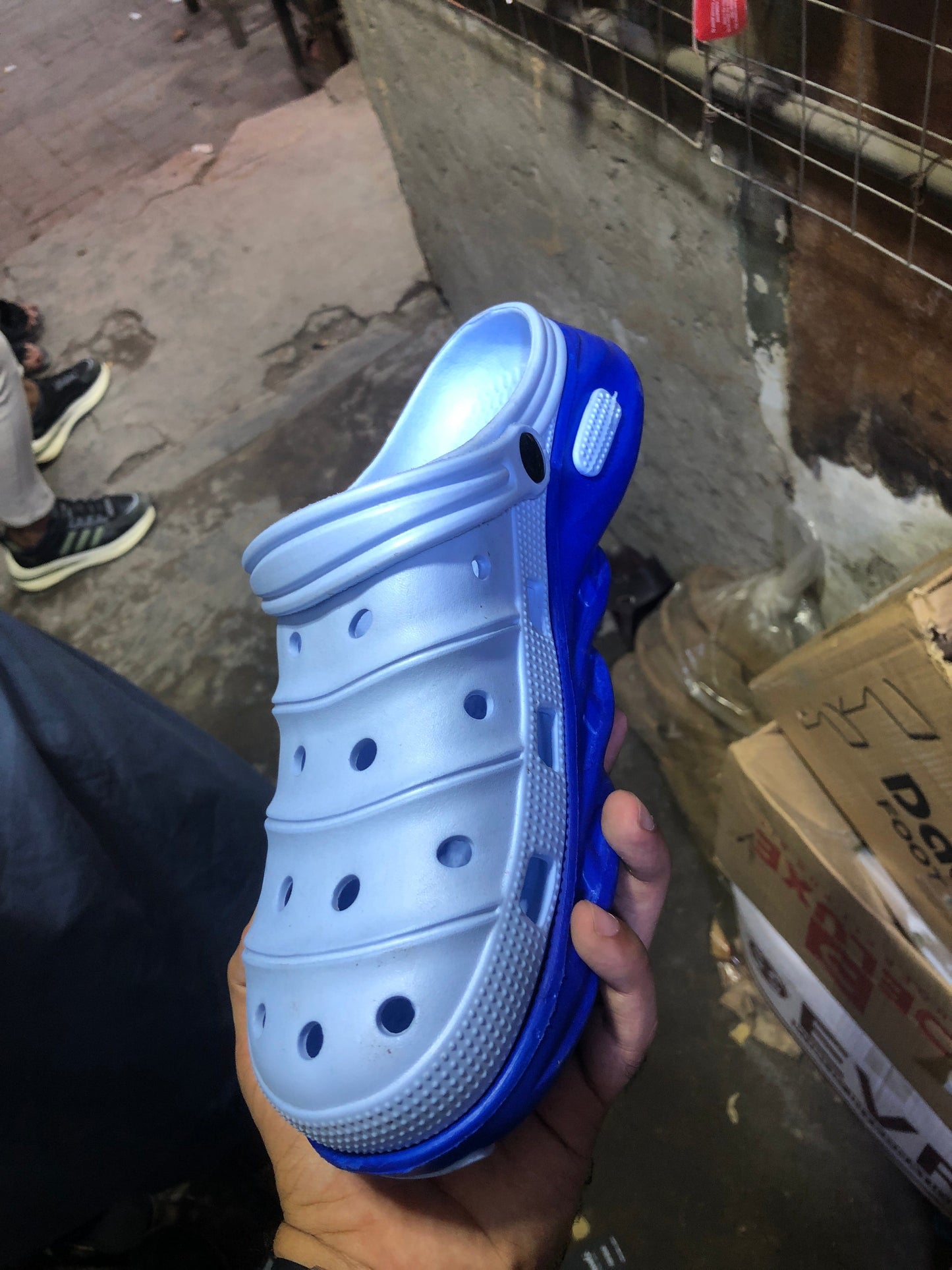 COMFYKICKS - Special Crocs