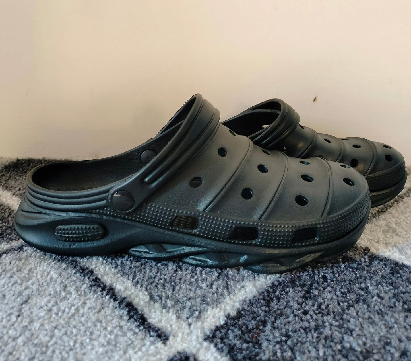COMFYKICKS - Special Crocs