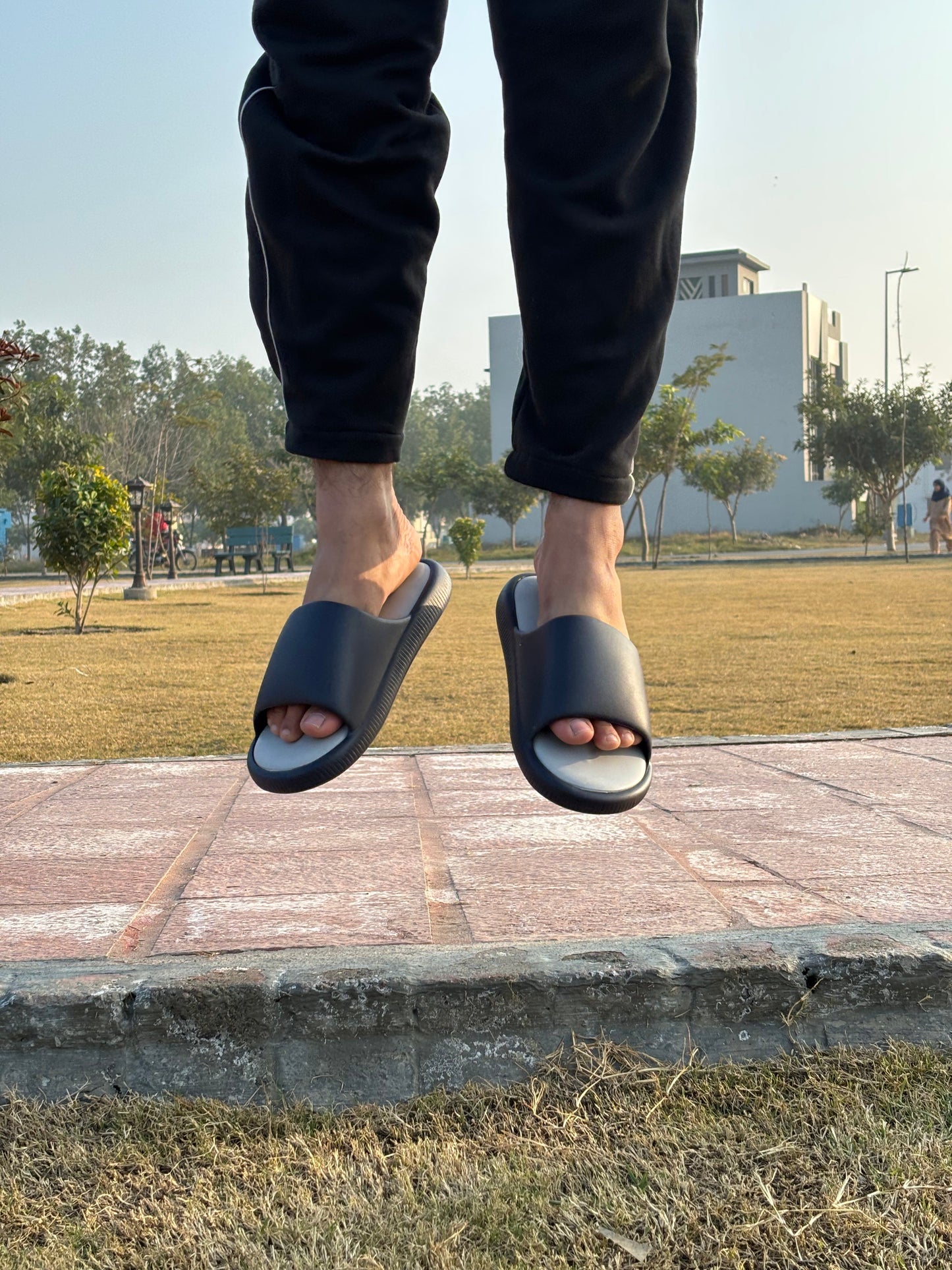 Comfy Classy Slides - comfykicks