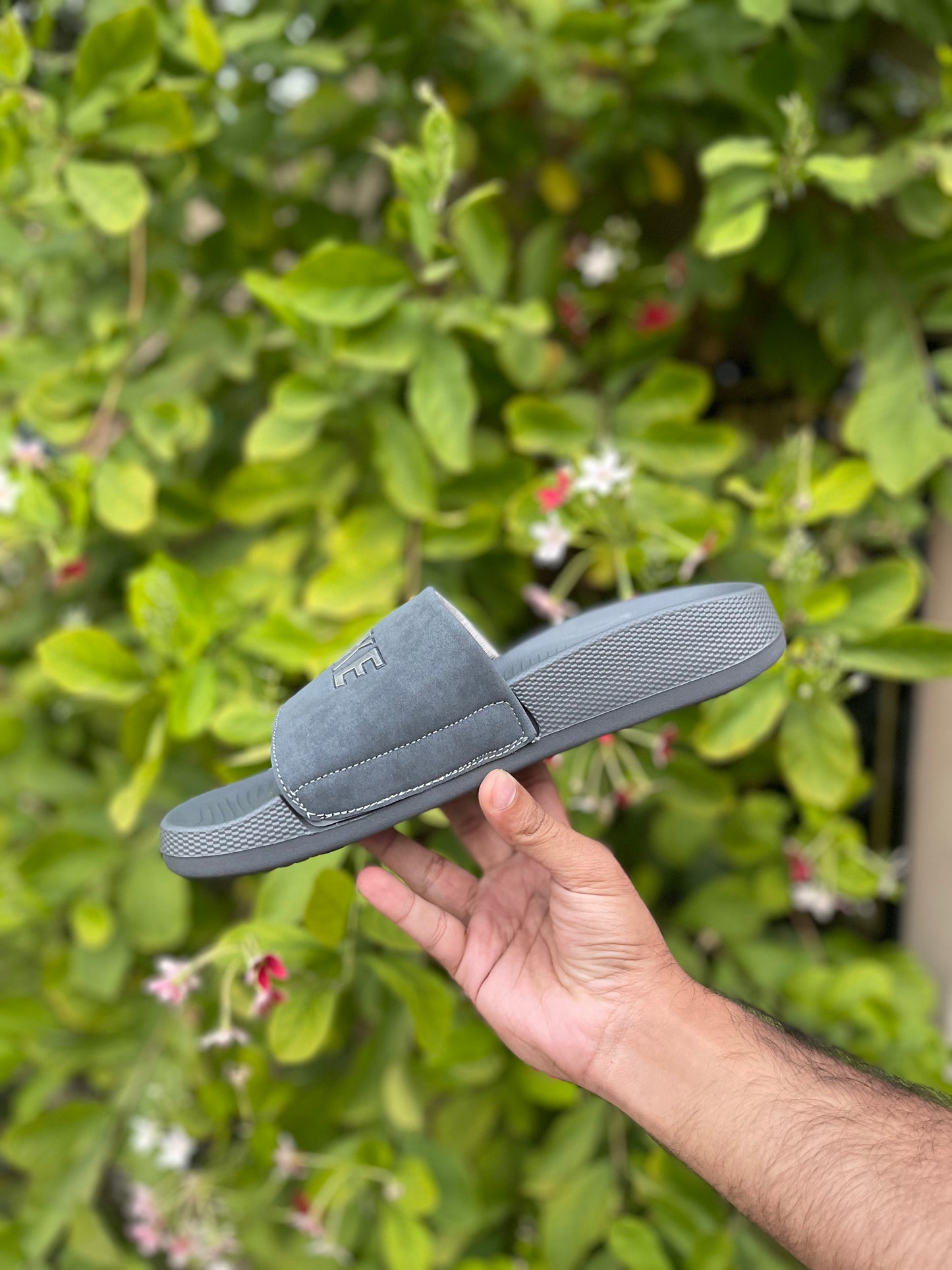 NIKE SLIDES | By Olee