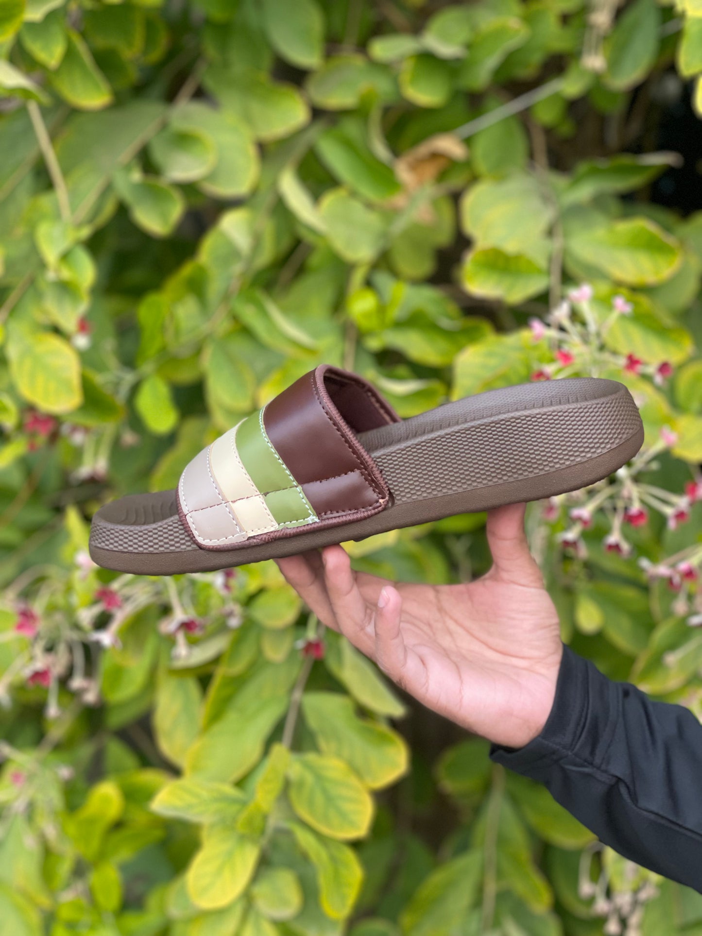 Skecher Super Slides - By Olee